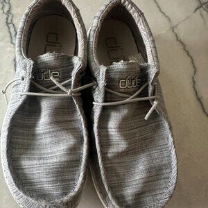 HEY DUDES BOYS  SIZE 6/7